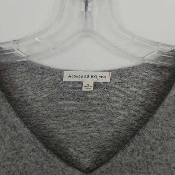 NWT Above and Beyond Gray Lightweight Long Sleeve Hoops Shirt Top Size XL - Picture 3 of 7